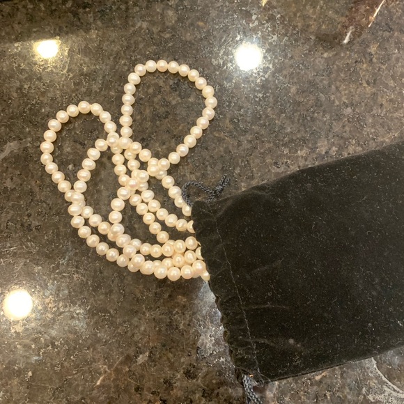 Macy’s extra long pearl necklace beautiful and versatile - Picture 2 of 2